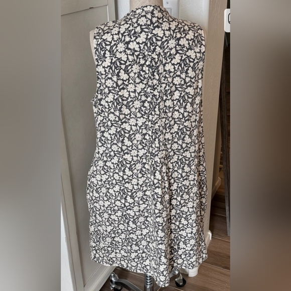 Faherty Isha Nusa Floral warm grey Pintuck Sheath Dress Size Medium - Picture 12 of 15